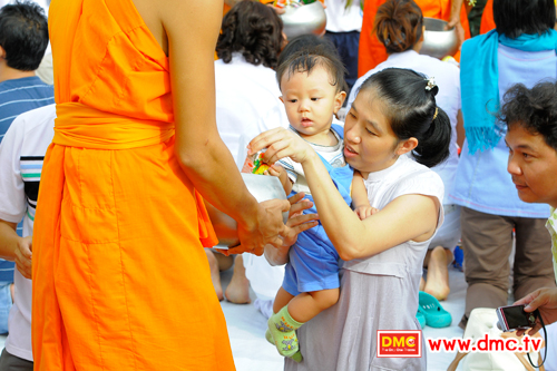 ตักบาตร,พระพุทธศาสนา